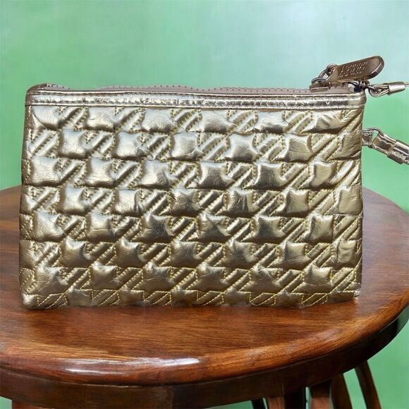 London SOHO New York Gold Metalic Quilted Wristlet/Clutch/Bag Fits a phone EUC - Picture 2 of 5